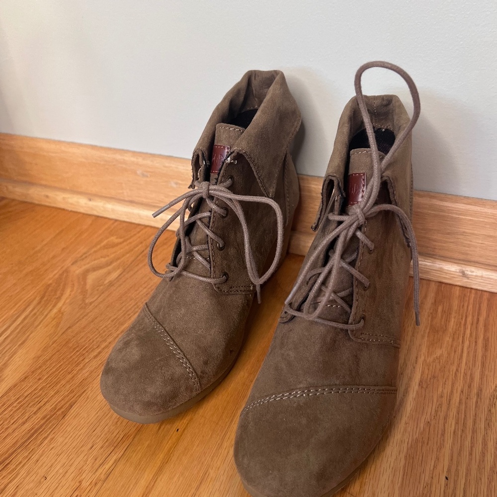 Brown Suede Wedge Shoe Size 8